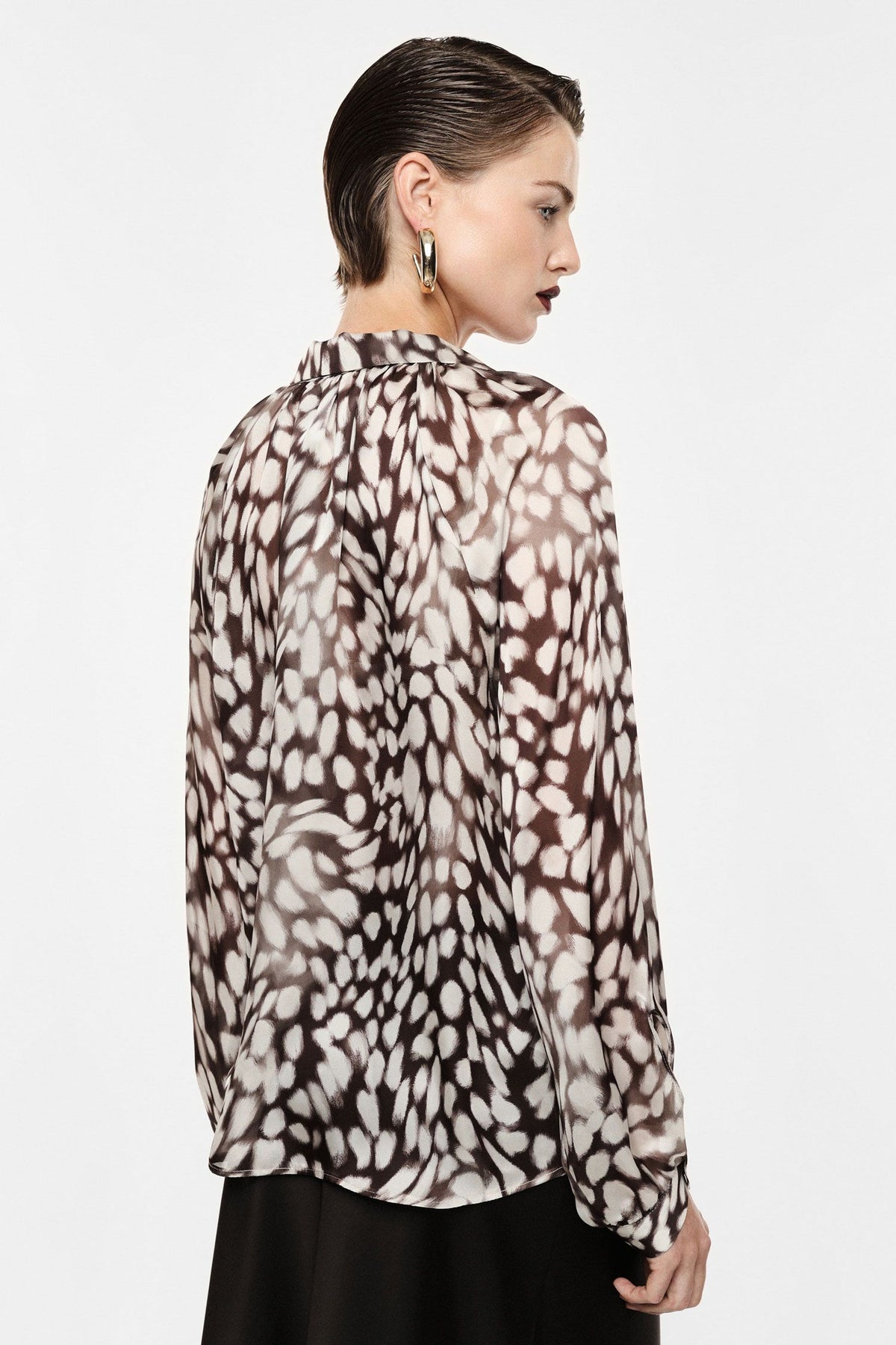 Wide abstract print shirt with high collar