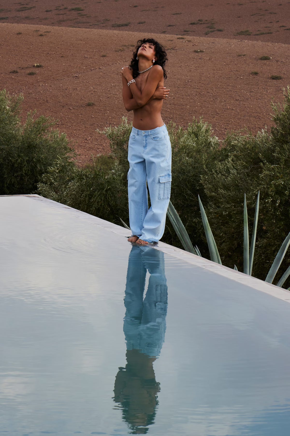 Light Wash Jeans with Side Pockets