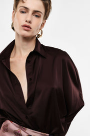 Wide shirt with maxi cuffs and classic collar