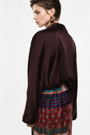 Wide shirt with maxi cuffs and classic collar
