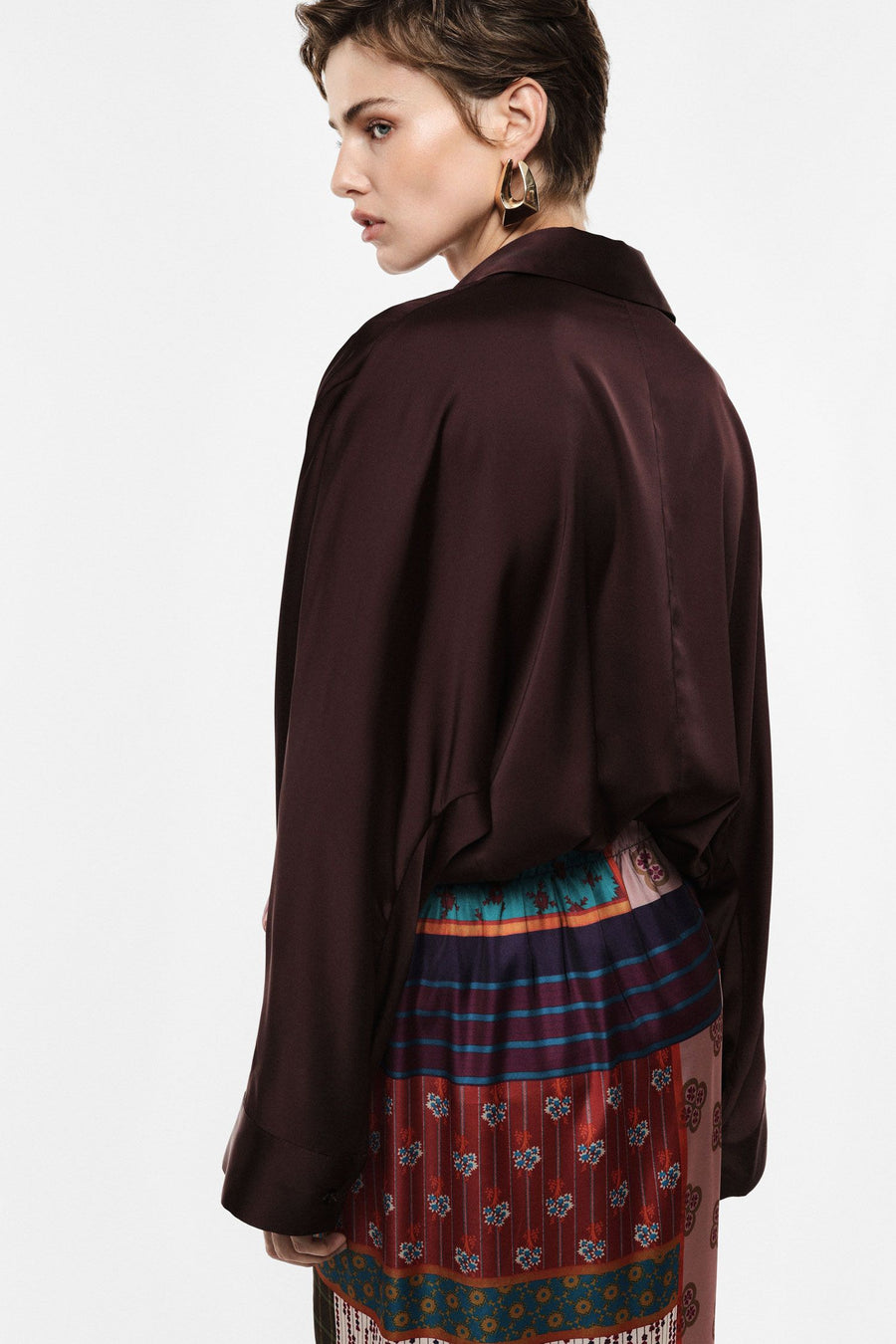 Wide shirt with maxi cuffs and classic collar
