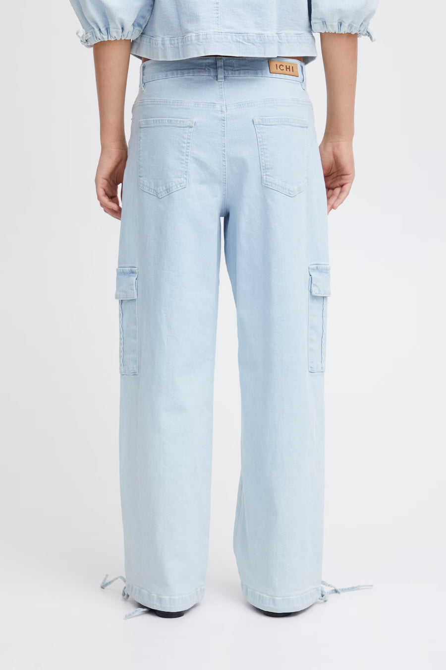 Light Wash Jeans with Side Pockets