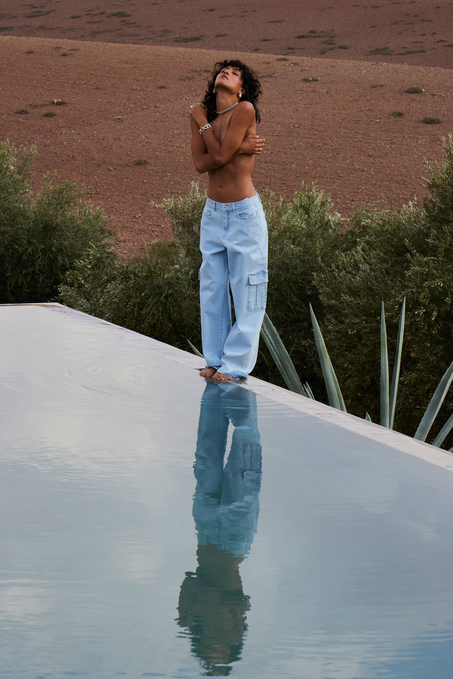 Light Wash Jeans with Side Pockets