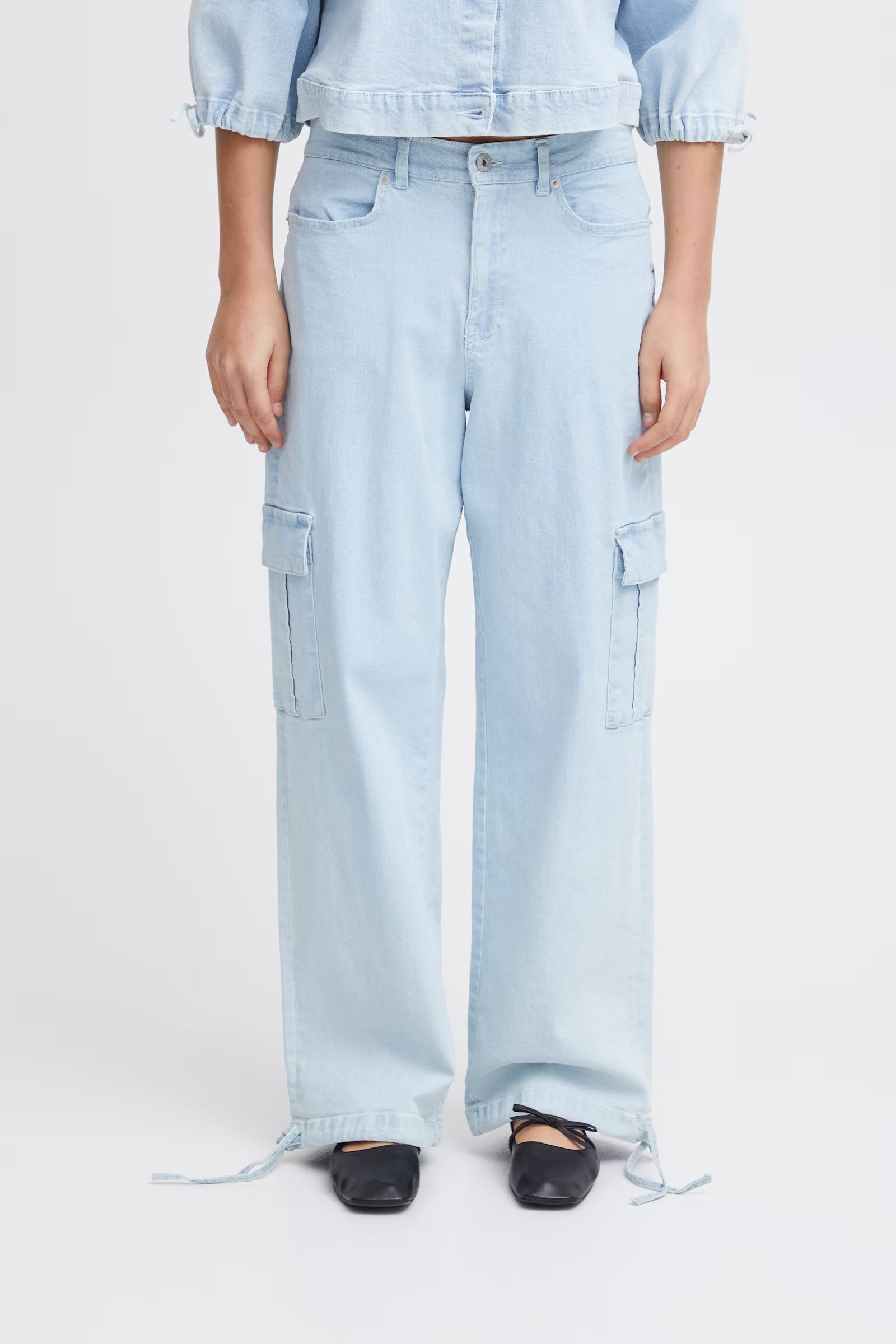Light Wash Jeans with Side Pockets