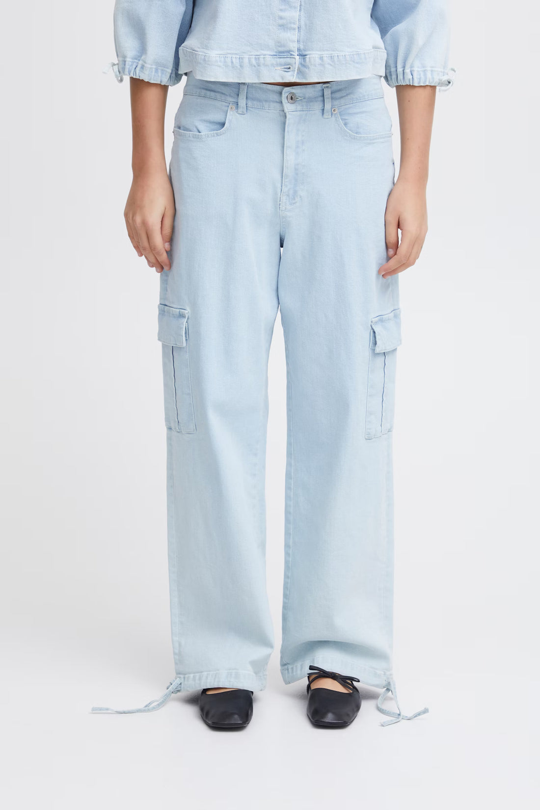 Light Wash Jeans with Side Pockets