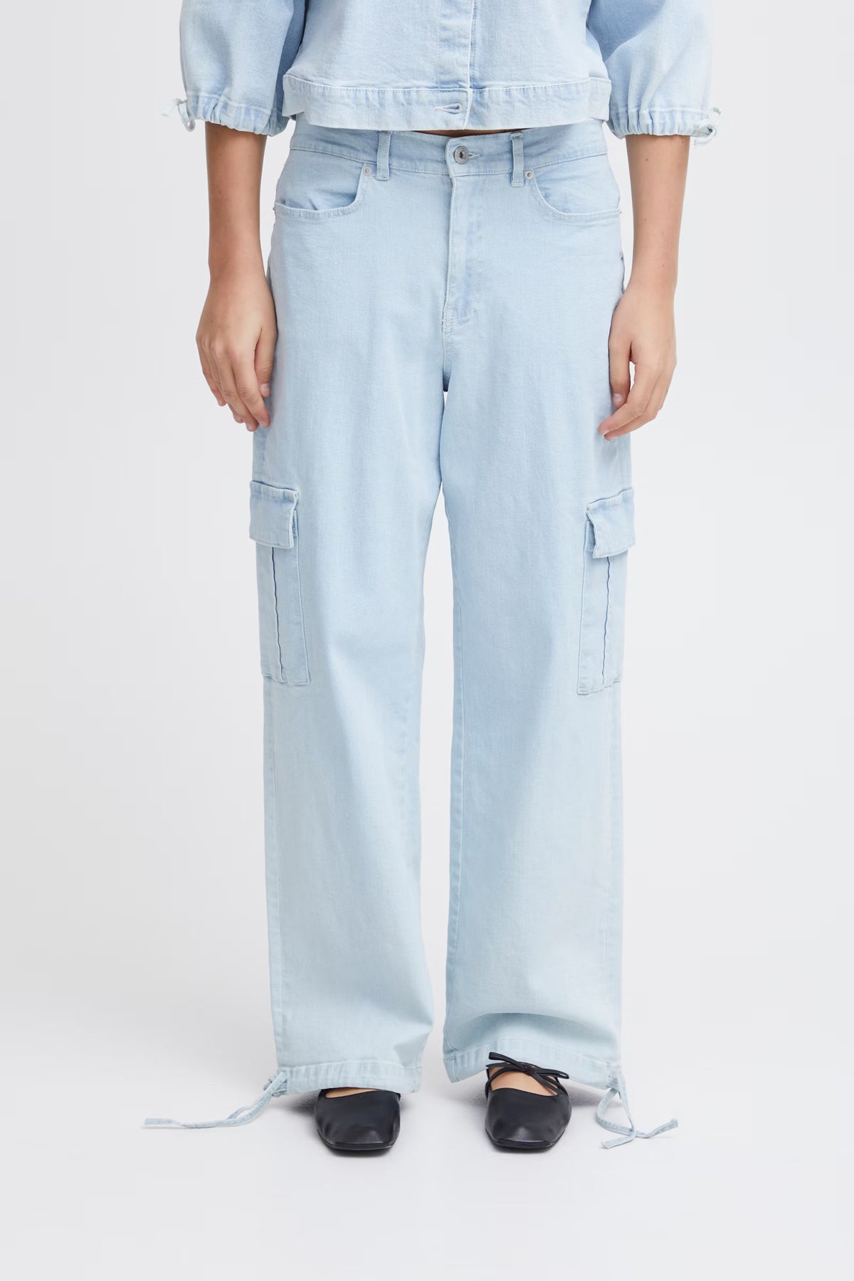 Light Wash Jeans with Side Pockets