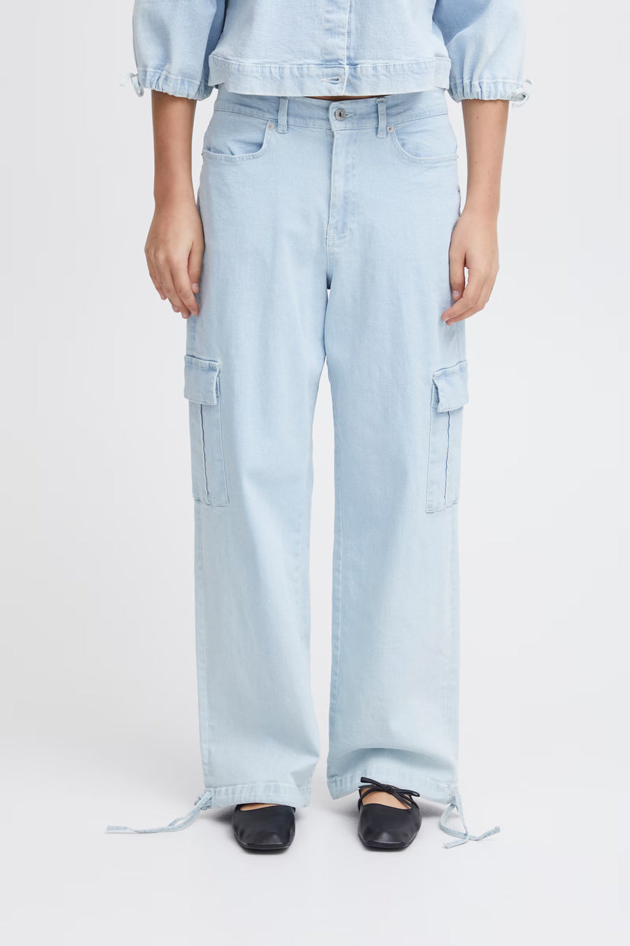 Light Wash Jeans with Side Pockets
