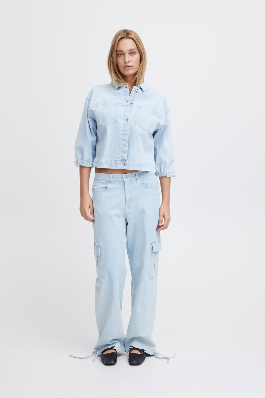 Light Wash Jeans with Side Pockets