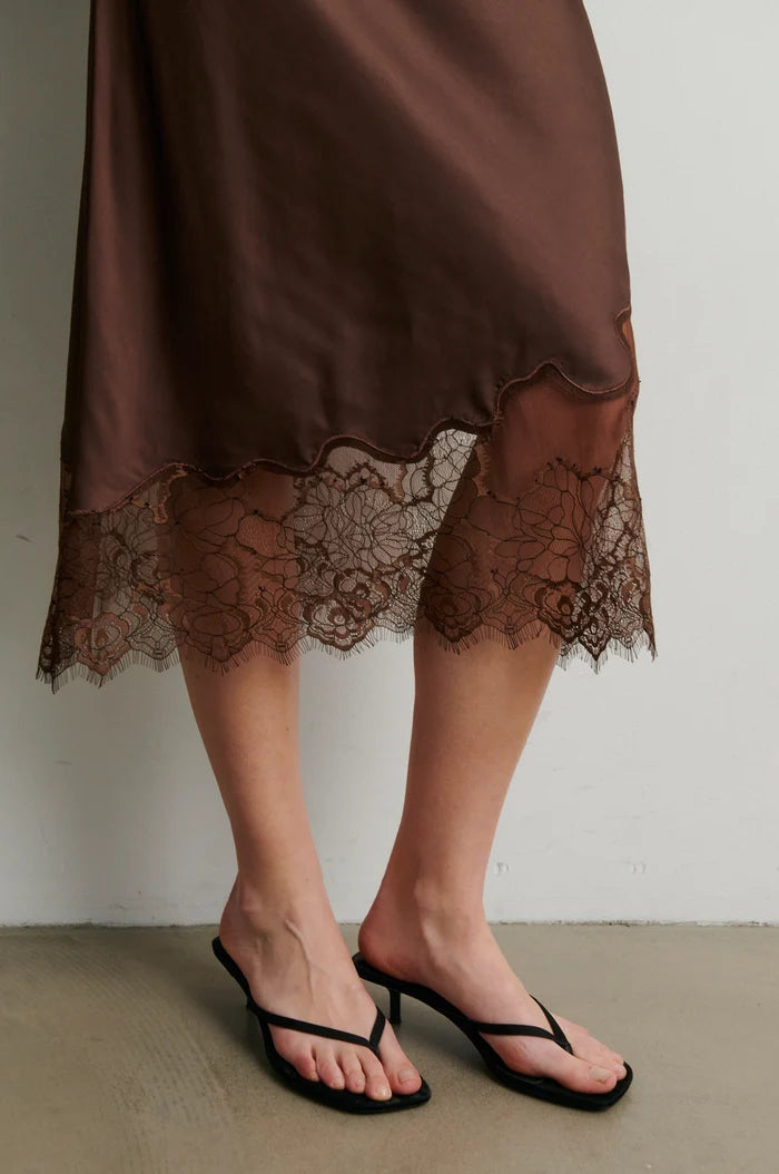 Wila Lace Midi Skirt