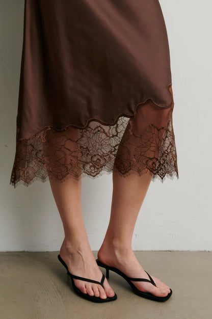 Wila Lace Midi Skirt